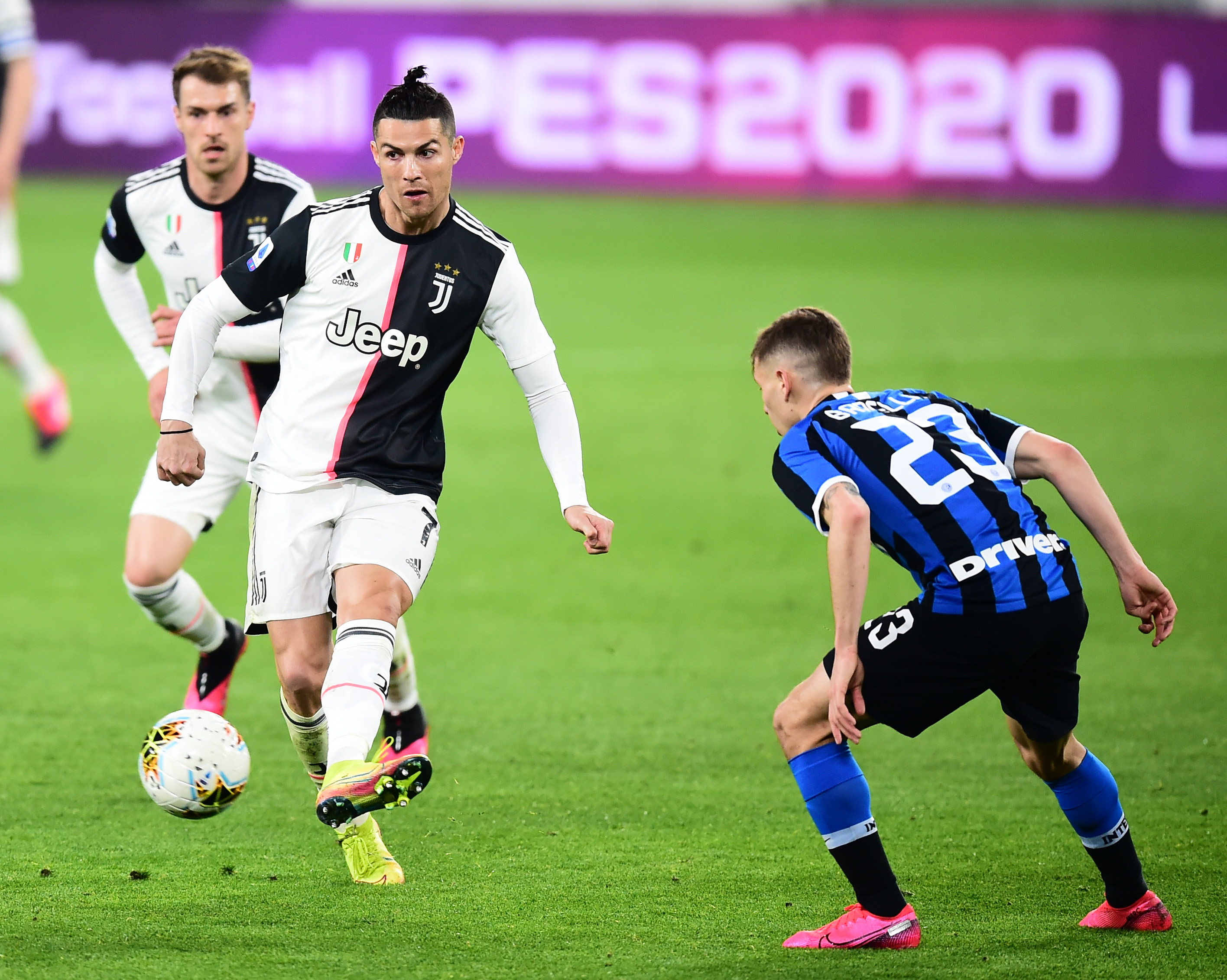 带领桑托斯成功逃离降级区，内马尔赛后动情落泪